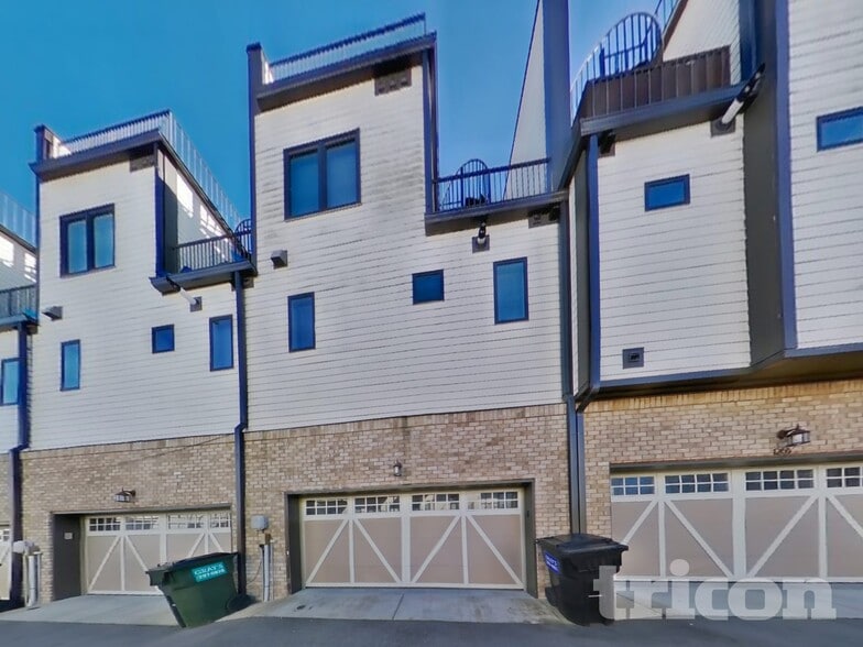 Building Photo - 1263 Hillwood Private Cove