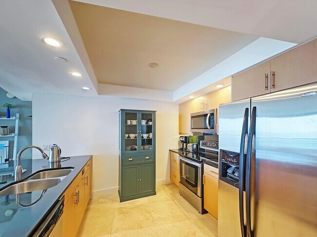 Building Photo - 3000 N Ocean Dr