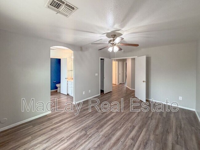 Building Photo - 2934 E Blackhawk Dr