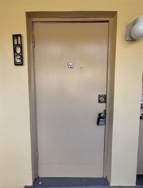 Building Photo - 515 S Sequoia Dr