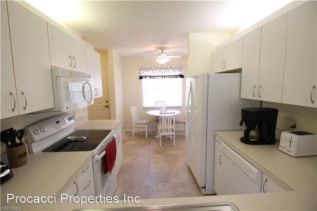 Building Photo - 273 Robin Hood Cir