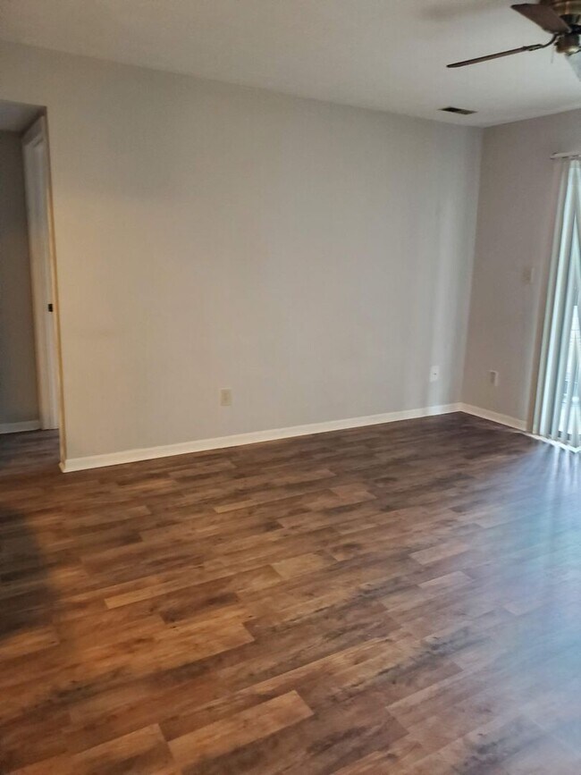 Building Photo - Hampton Club