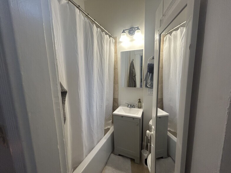 Building Photo - 38 Hemenway St