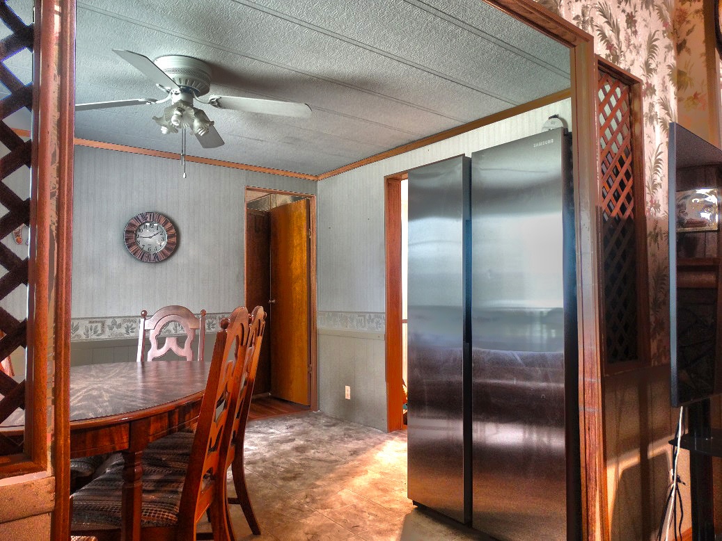 Large Samsung fridge - 118 W Rogers St