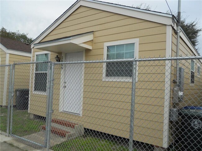 Building Photo - 1009 Park Ave