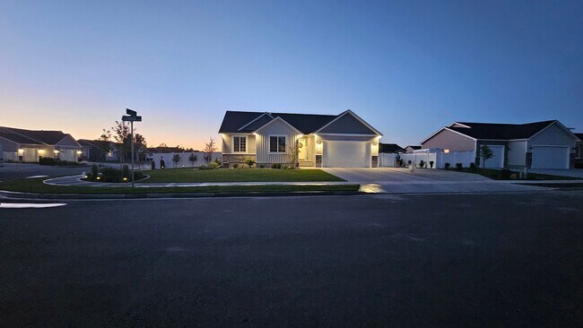 Building Photo - 3 Bed 2 Full Bath home