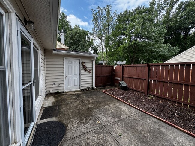 Building Photo - 3995 Valley Ct