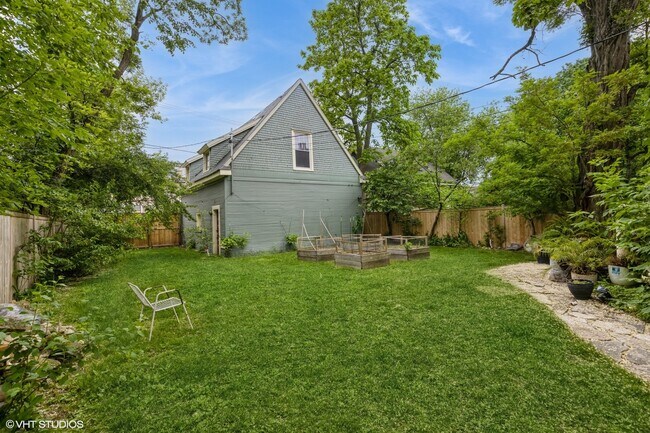 Building Photo - 1232 Hinman Ave