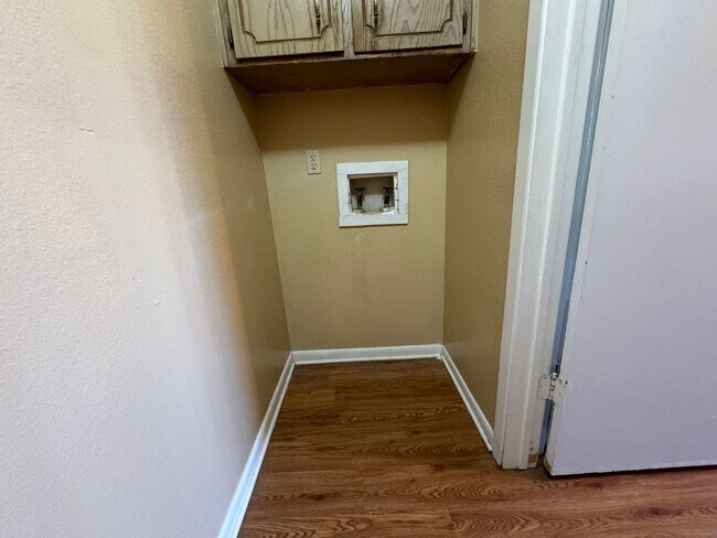 Building Photo - 3008 Chaucer Dr