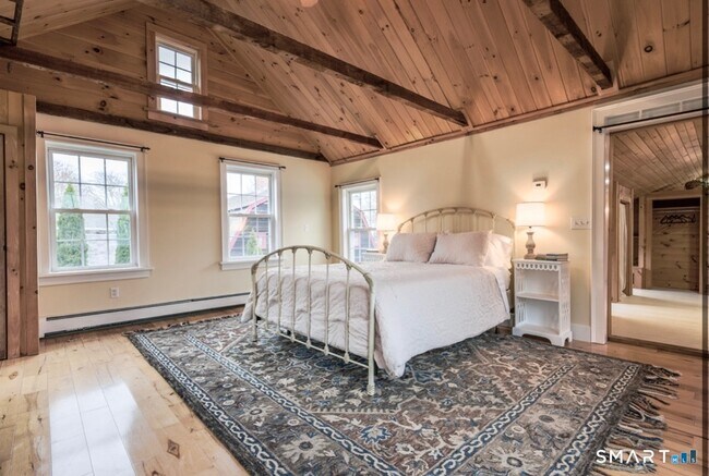 Building Photo - 33 Main St