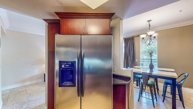 Building Photo - "Chic Las Vegas Condo Oasis: 1-Bedroom Gem with Granite Touch - 692 Sq Ft of Style!"