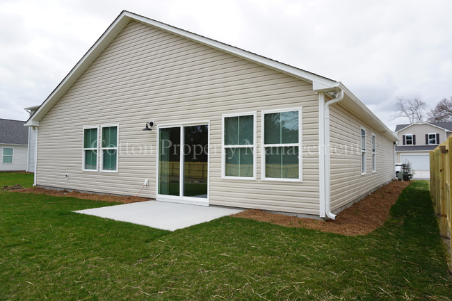 Building Photo - 3BR/2BA with 2 Car Garage in the New Cherr...