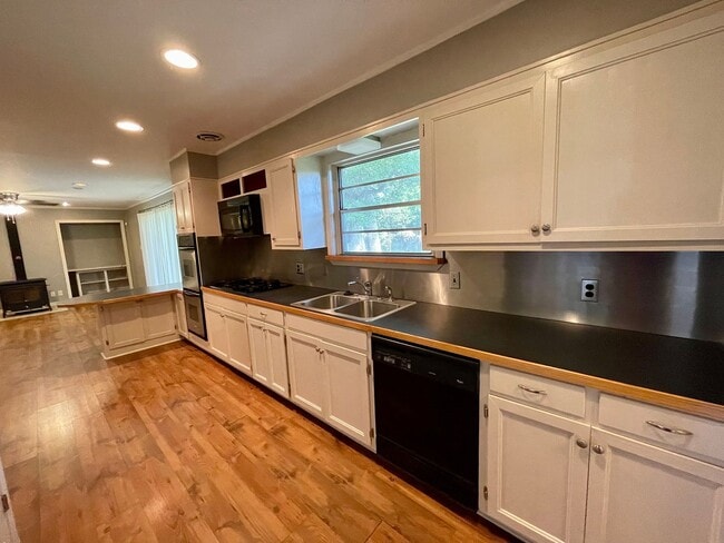 Building Photo - 960 Terrace Dr
