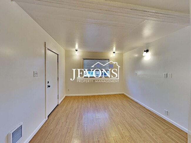 Building Photo - 921 S 21st Ave