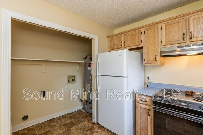 Building Photo - 1532 Briar Glenn Rd