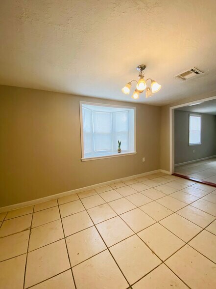 Dining area - 1701 26th St S
