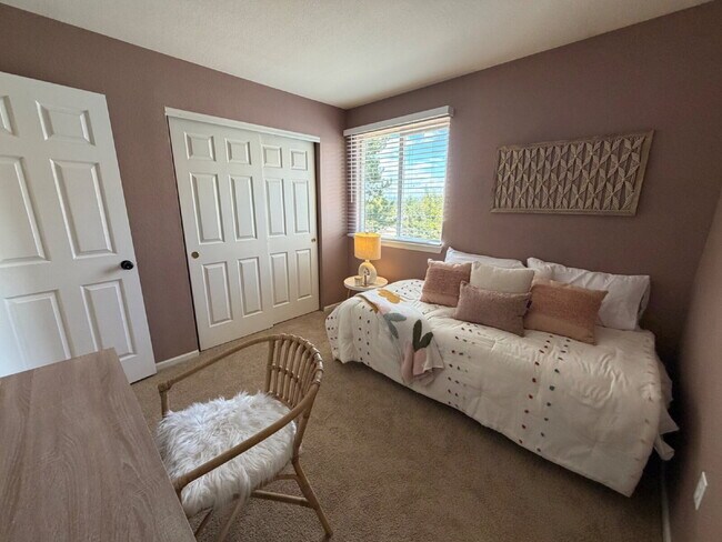 Building Photo - "4-Bedroom Home with 2.5 Baths in Picturesque Highlands Ranch! - Large private back yard!"