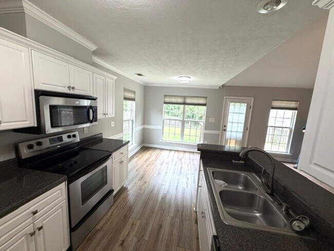 Building Photo - 514 Lory Ln