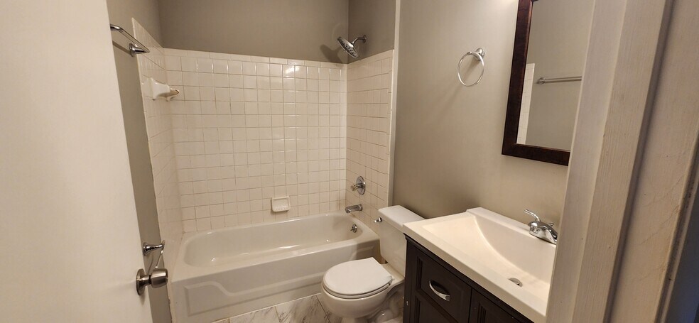 Building Photo - 8854 Eagleview Dr