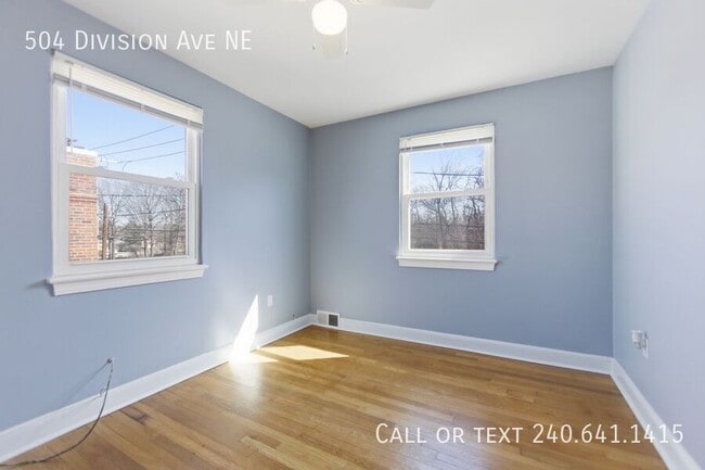 Building Photo - 504 Division Ave NE