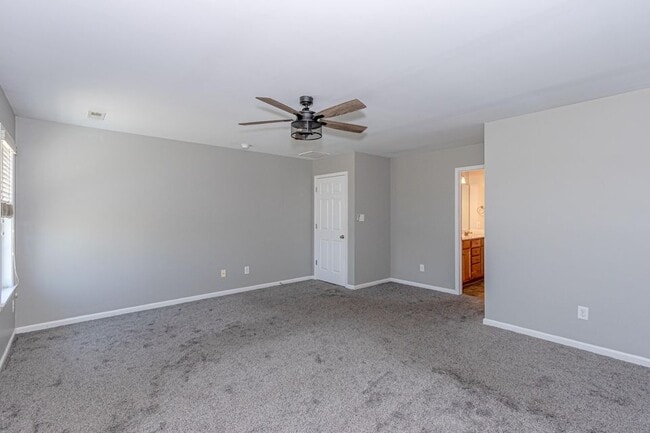 Building Photo - 223 Cherry Blossom Dr
