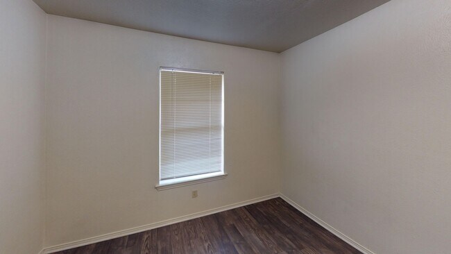 Building Photo - 1518/1520 N. Carroll Blvd