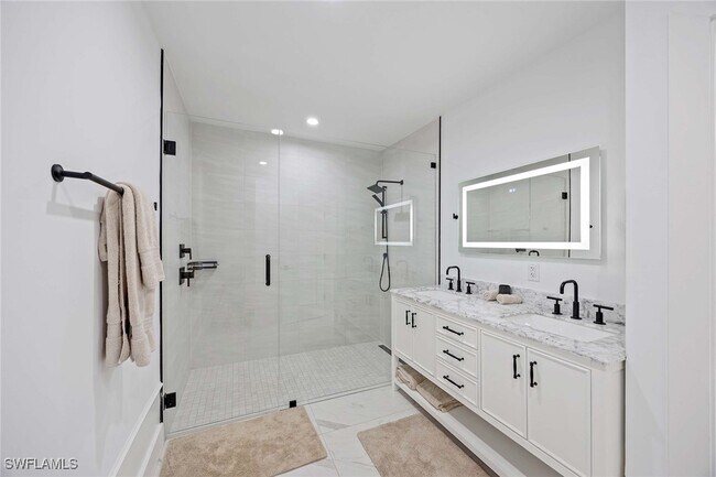 Building Photo - 4455 Gordon Dr