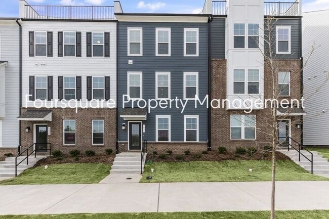 Primary Photo - Town Home! | Entry Level Guest Suite With ...
