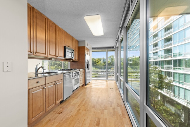 Building Photo - 9715 Woods Dr