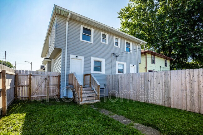 Building Photo - 2960 N Park Ave