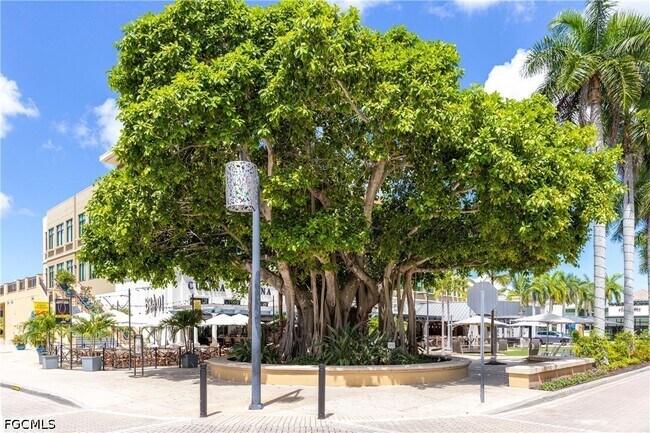 Building Photo - 547 101st Ave N