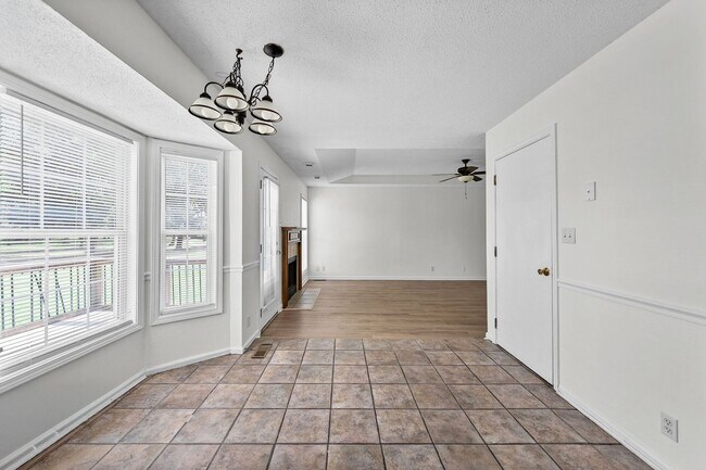 Building Photo - 409 Sandburg Dr