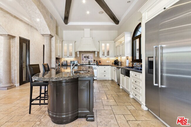 Building Photo - 458 Flores St