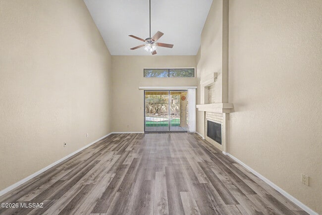 Building Photo - 5250 Woodspring Dr