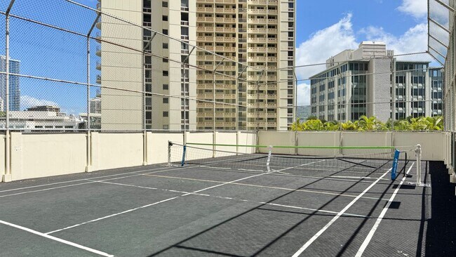 Building Photo - CONVENIENTY LOCATED AND SPACIOUS 2BD/2BA C...