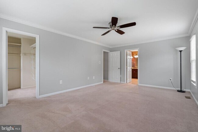 Building Photo - 8527 Silverview Dr