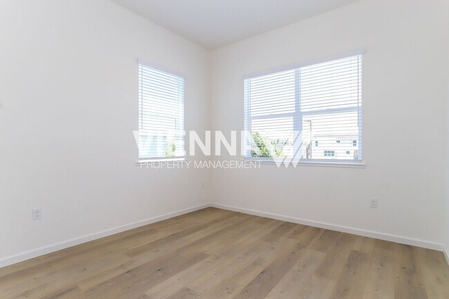 Building Photo - 8084 Quiet Knolls Dr