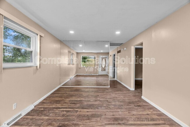 Building Photo - 7219 Harney Ave