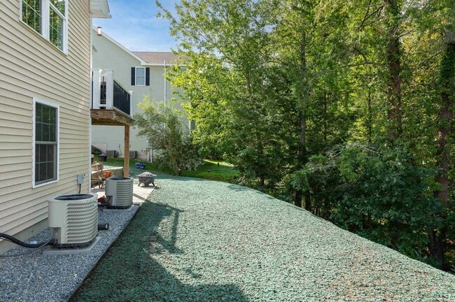 Building Photo - 6 Blossom Ln