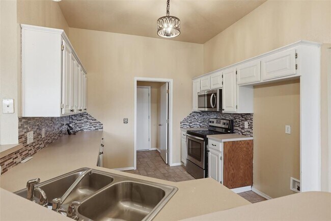Building Photo - 5904 SE 88th St