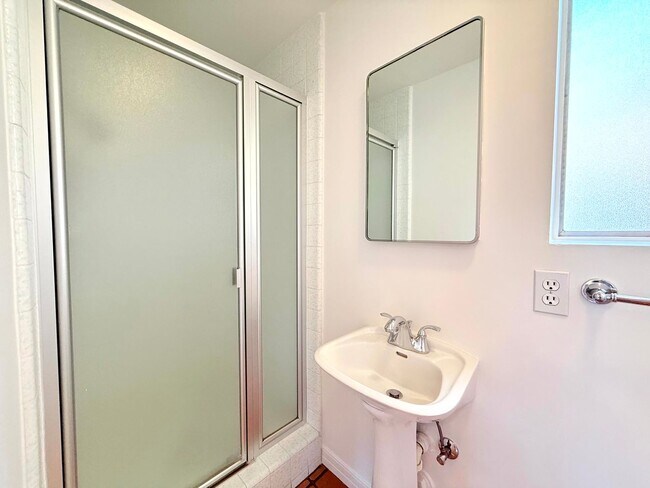 Building Photo - Fantastic Single Story 3 bed - 3 bath with backyard in Malibu - Topanga Beach Area