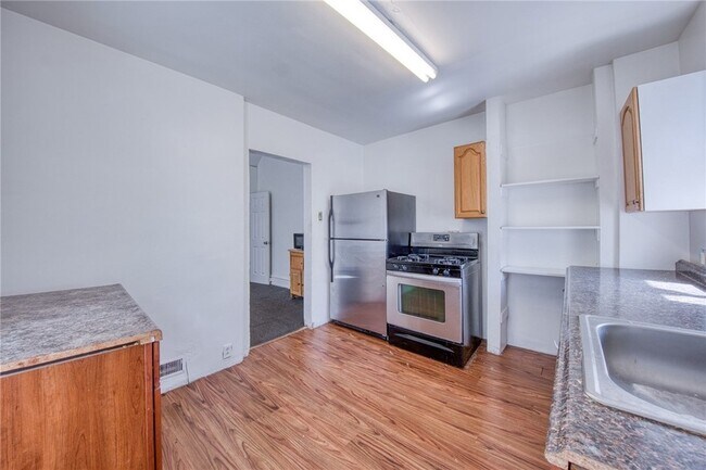 Building Photo - 354 Ophelia St