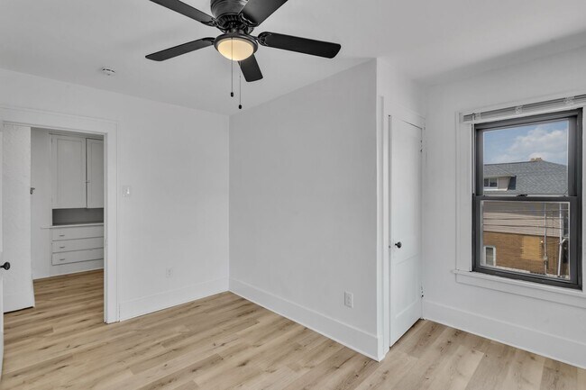 Building Photo - 1002 Fordham Ave