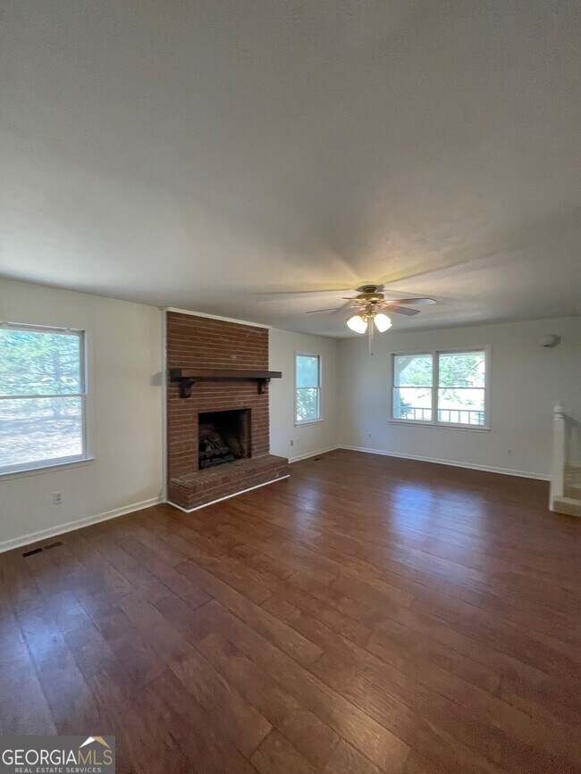 Building Photo - 121 Chipley Creek Dr