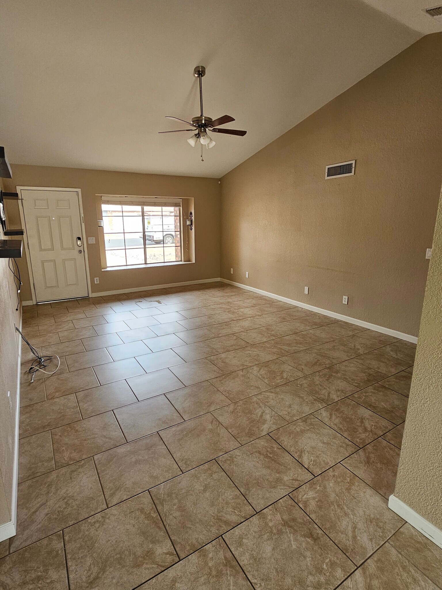 Building Photo - 4945 E Fox St