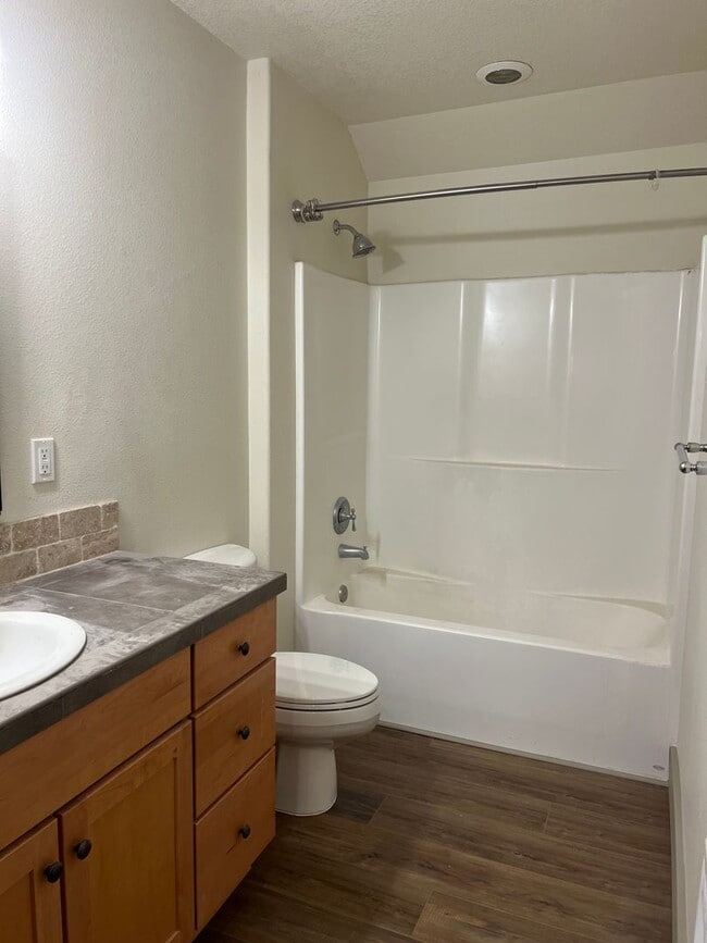 Building Photo - Studio on Awbrey Butte with Great Views