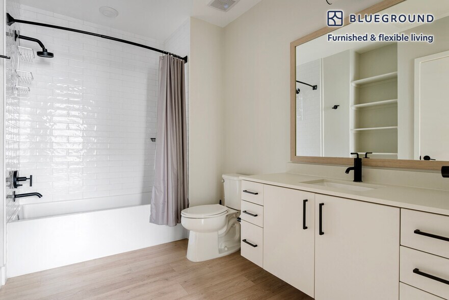 Building Photo - 555 E Evelyn Ave