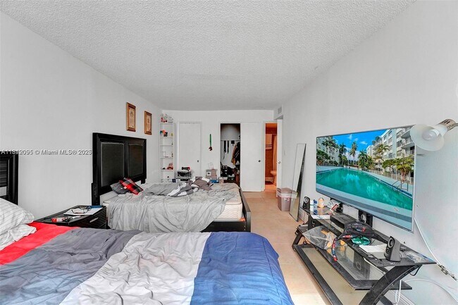 Building Photo - 488 NW 165th St