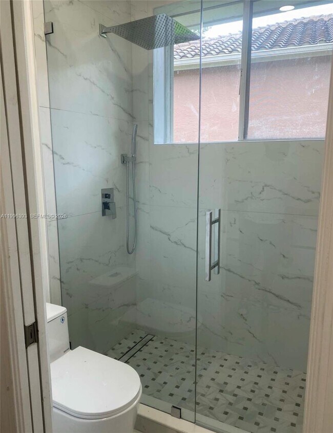 Building Photo - 3066 Lakewood Cir