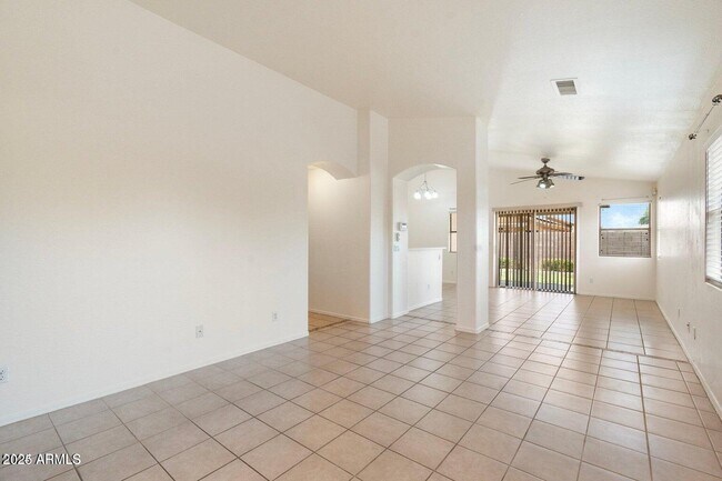 Building Photo - 10833 W Elm Ln
